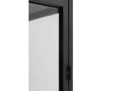 Armário expositor alto com portas e laterais de vidro estrutura metálica preta^ Vitrina
