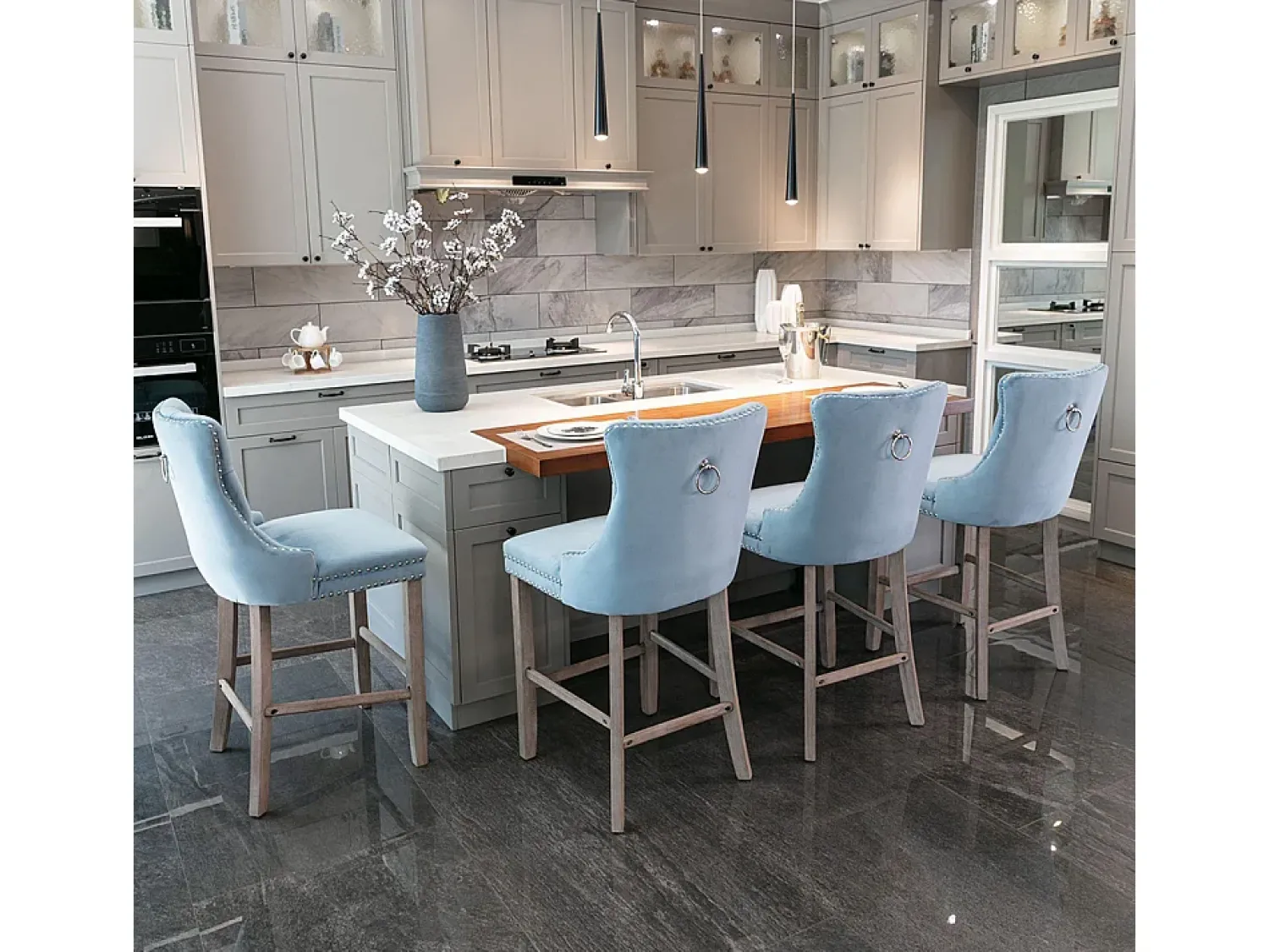 Hot KOMHTOM Bancos de bar estofados, conjunto de 2 Com rebites decorativos e pés em madeira Acabamento cromado com rebites Revestimento em veludo, Azul claro