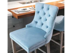 Hot KOMHTOM Bancos de bar estofados, conjunto de 2 Com rebites decorativos e pés em madeira Acabamento cromado com rebites Revestimento em veludo, Azul claro