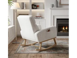 Poltrona* Cadeira de balanço em lã de cordeiro com 2 bolsos laterais, assento amplo e confortável, branca. Branco
