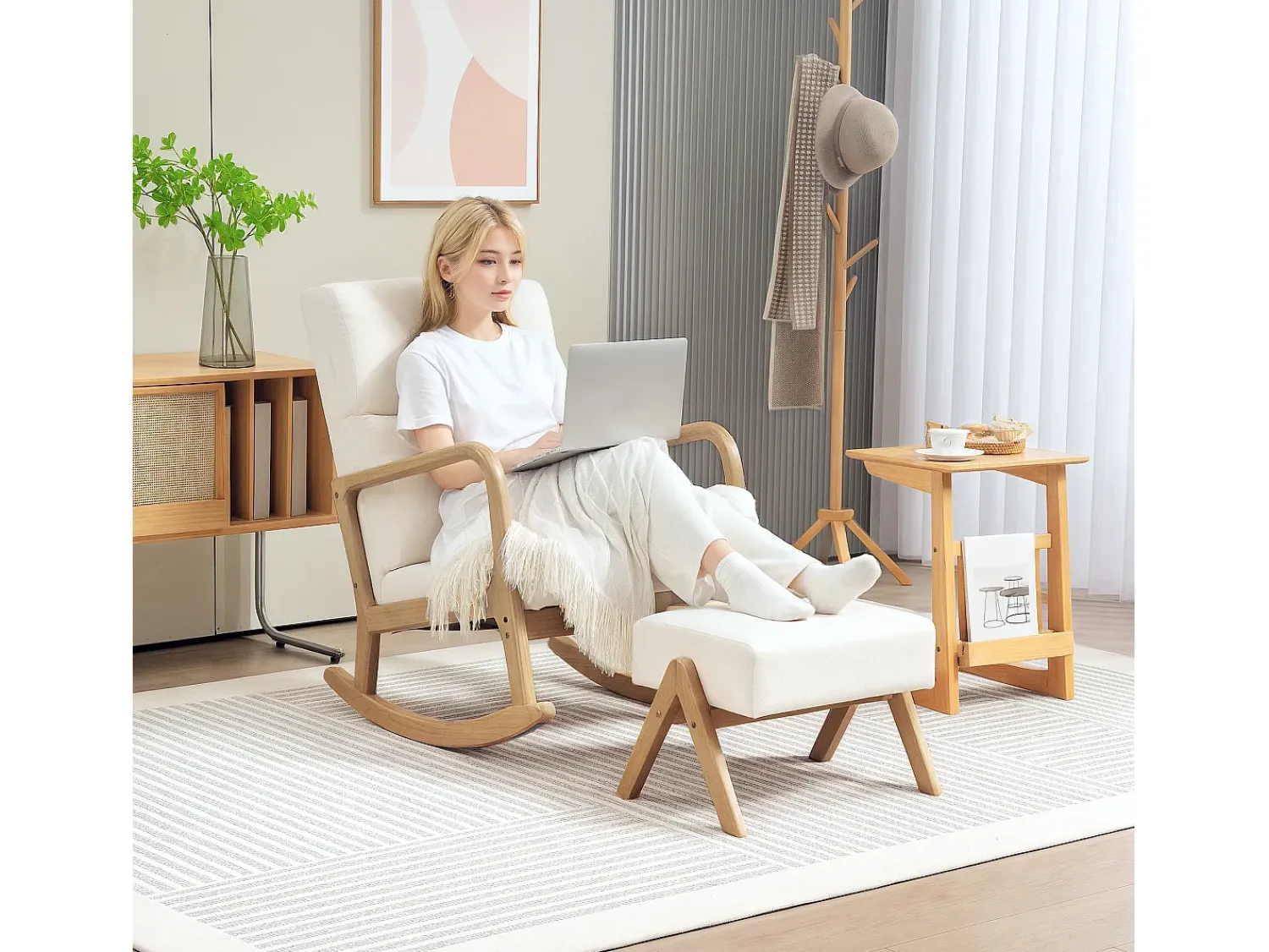 Hot Hauss Spole Cadeira de baloiço creme com apoio para os pés, estrutura em madeira 96x65x94,5cm Branco