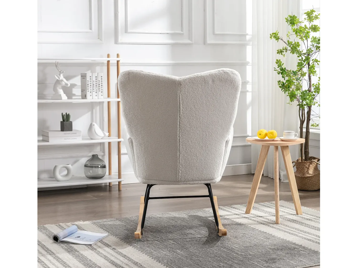 Discount Hauss Spole Cadeira de baloiço em tecido Teddy , estrutura em metal preto, base em madeira 89x70x95cm Branco
