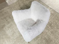 Poltrona|Angel Cerda Cadeirão branco em tecido de pelo comprido 5191 Bege