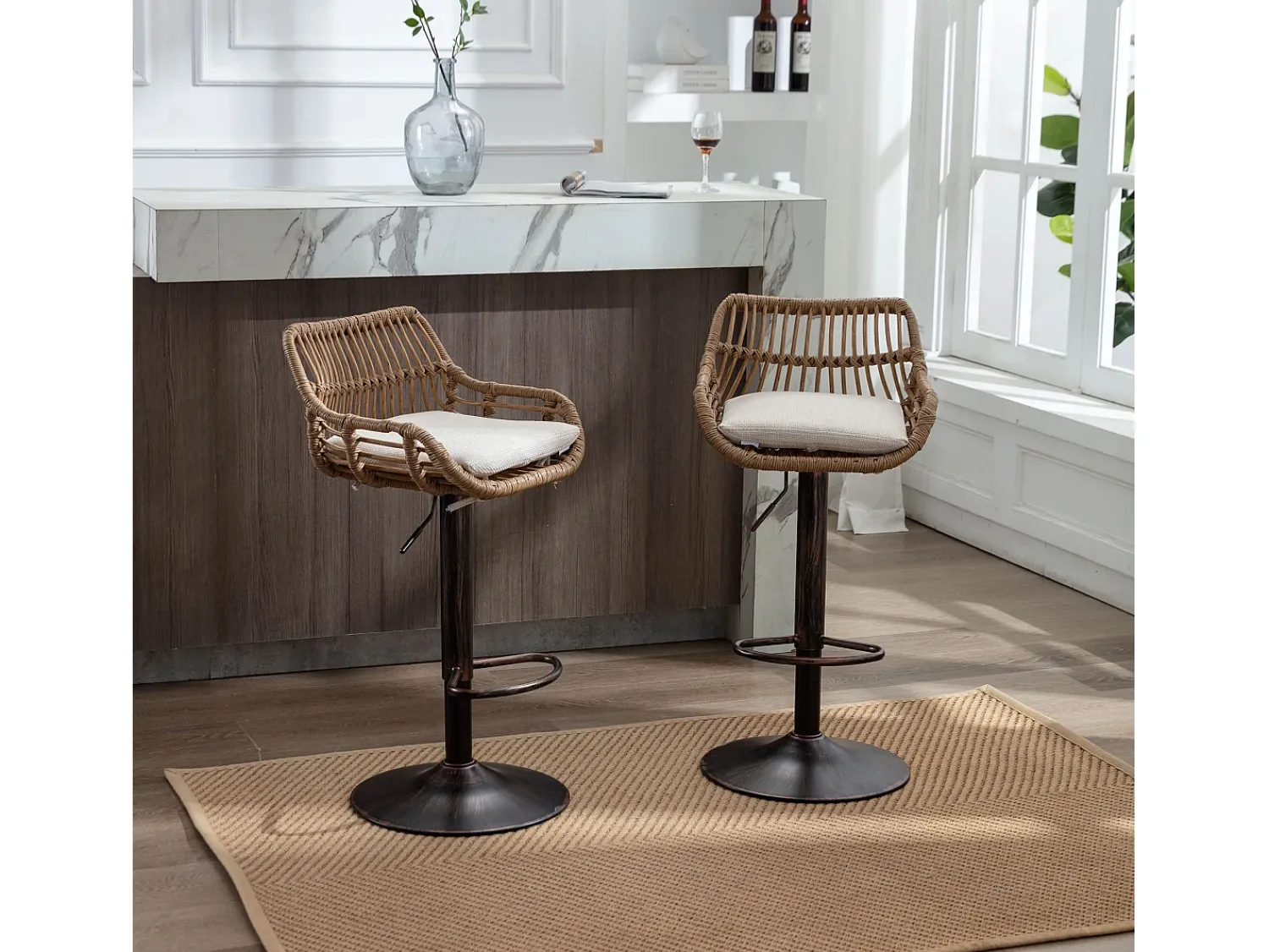 Banco*Hauss Spole Conjunto de 2 banquetas ajustáveis - Estrutura em metal e encosto em rattan - Almofada em linho Bege
