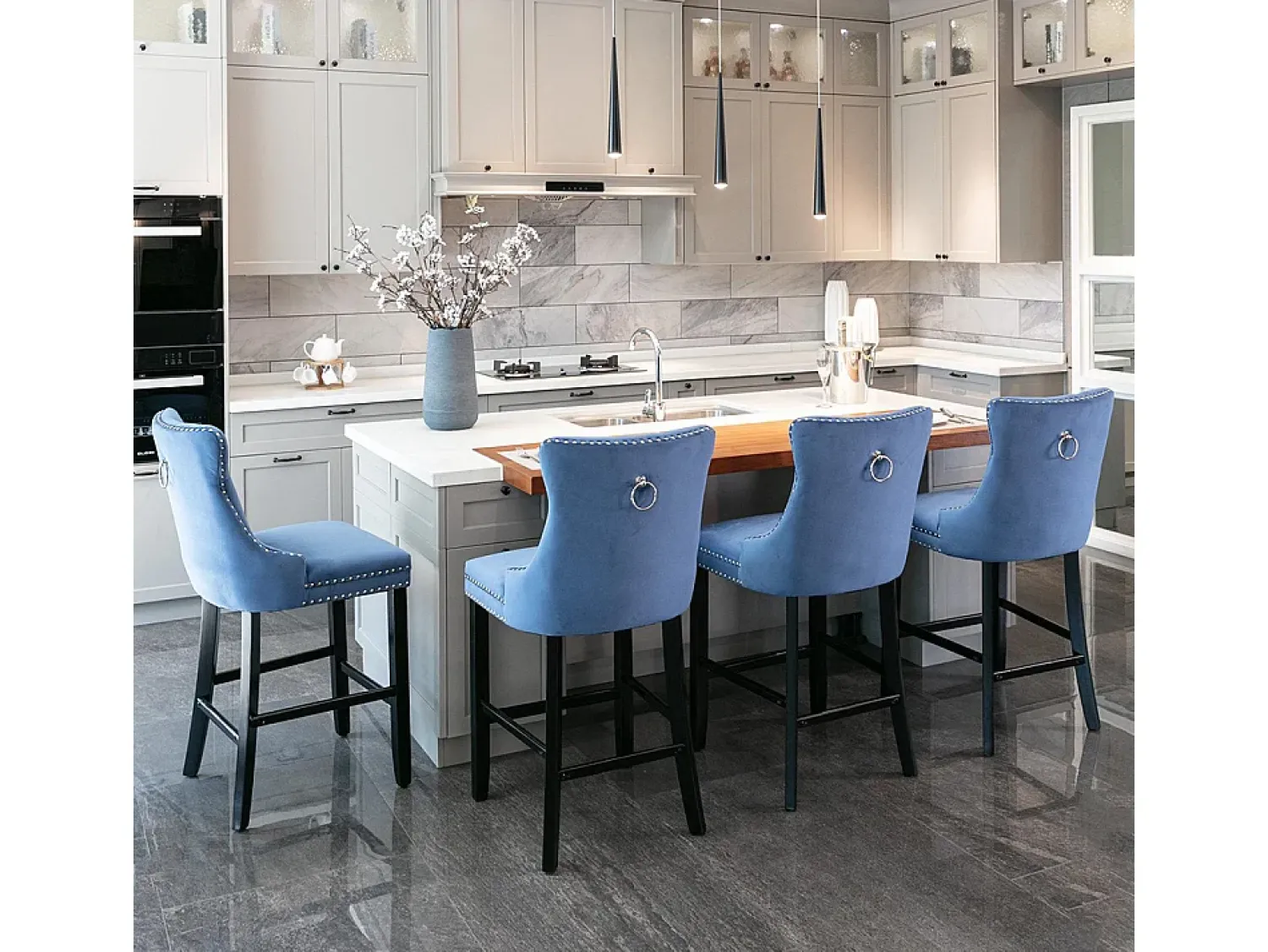 Best KOMHTOM Conjunto de bancos de bar com rebites decorativos e pés em madeira, acabamento cromado com tachas, revestimento em veludo, Azul