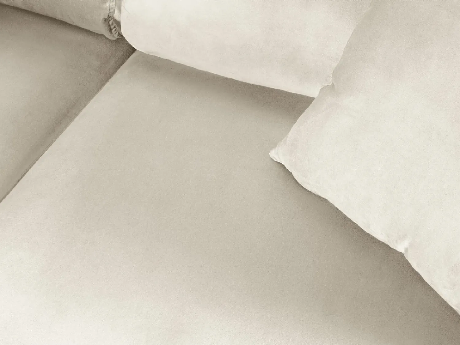 Sofá*Cosmopolitan Design - Sofá convertível de canto esquerdo com caixa de arrumação "Kyoto" 5 lugares em veludo claro - 243x194x88cm Bege