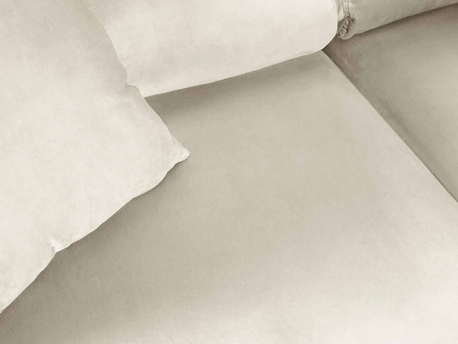 Discount Cosmopolitan Design - Sofá convertível de canto direito com caixa de arrumação "Kyoto" 5 lugares em veludo claro - 243x194x88cm Bege