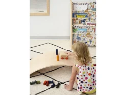 Estante de livros em contraplacado de pinho e tecido estampado Nordic Montessori^ Biblioteca