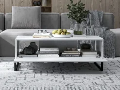 Mesa de centro com 2 portas - Corpo mate, frentes estriadas mate - 110 cm, Estrutura metálica preta^ Mesa De Centro