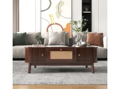 Mesa De Centro| Mesa de centro em rattan com gavetas e portas de correr, pés em madeira maciça, estilo rústico natural. Natural escuro