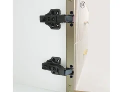 Móvel De Tv* Móvel de TV com efeito mármore, puxadores dourados e duas portas de vidro temperado, para a sala de estar. Branco