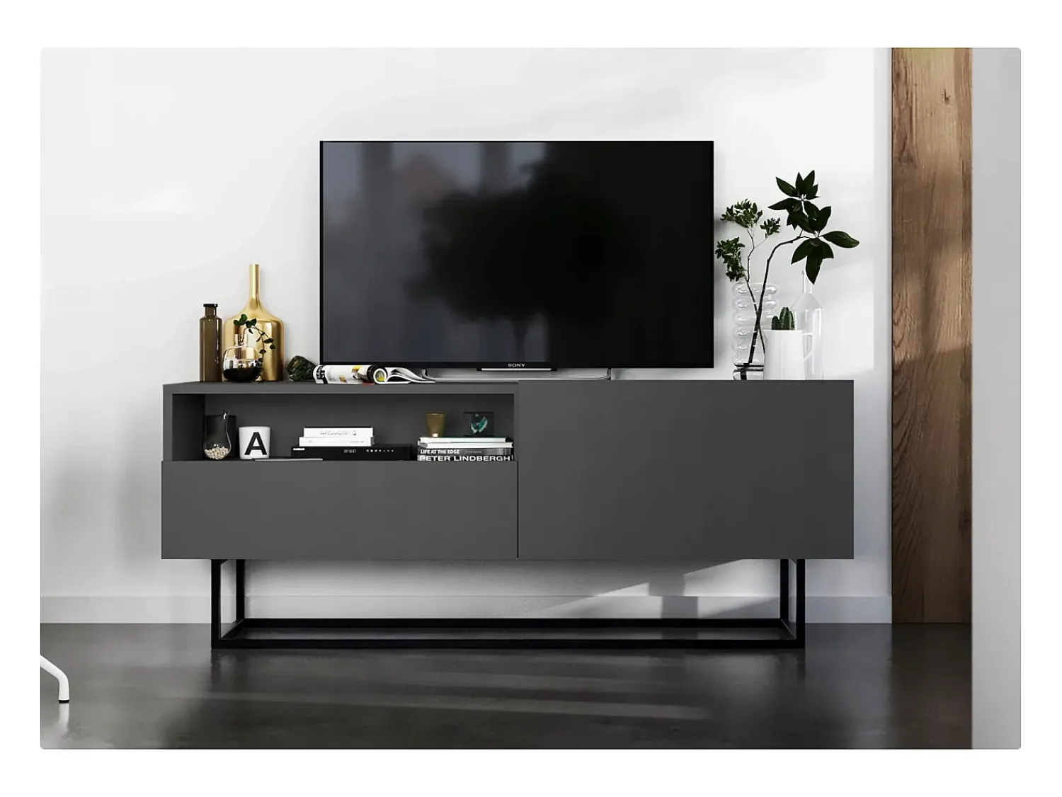 Móvel De Tv* Móvel de TV com 1 porta, nicho e gaveta – corpo Grafite fosco, frentes Grafite fosco – 120 cm, estrutura em metal preto Cinzento