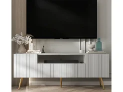 Móvel De Tv* Móvel de TV com 3 portas e nicho – Estrutura mate, frentes ranhuradas mate – 150 cm, pés dourados Branco