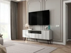 Móvel De Tv* Móvel de TV com 3 portas e nicho – Estrutura mate, frentes ranhuradas mate – 150 cm, pés pretos Branco