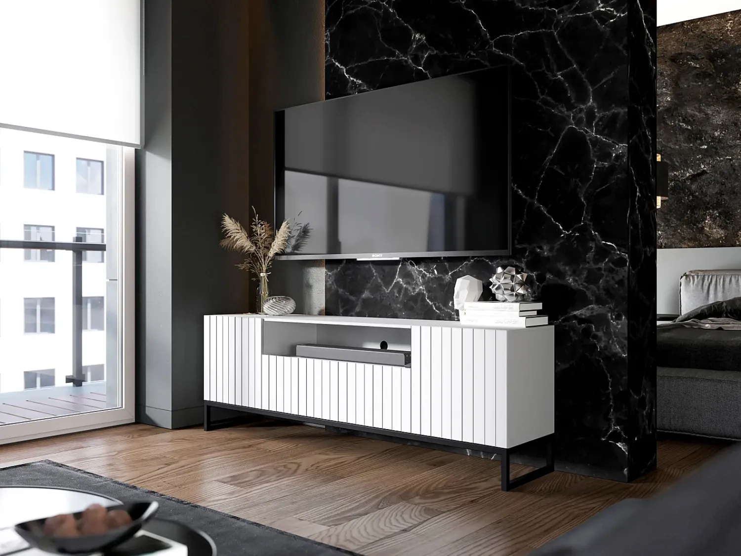 Outlet Móvel de TV com 3 portas e nicho – Corpo fosco, frentes caneladas fosco – 150 cm, estrutura metálica preta Branco