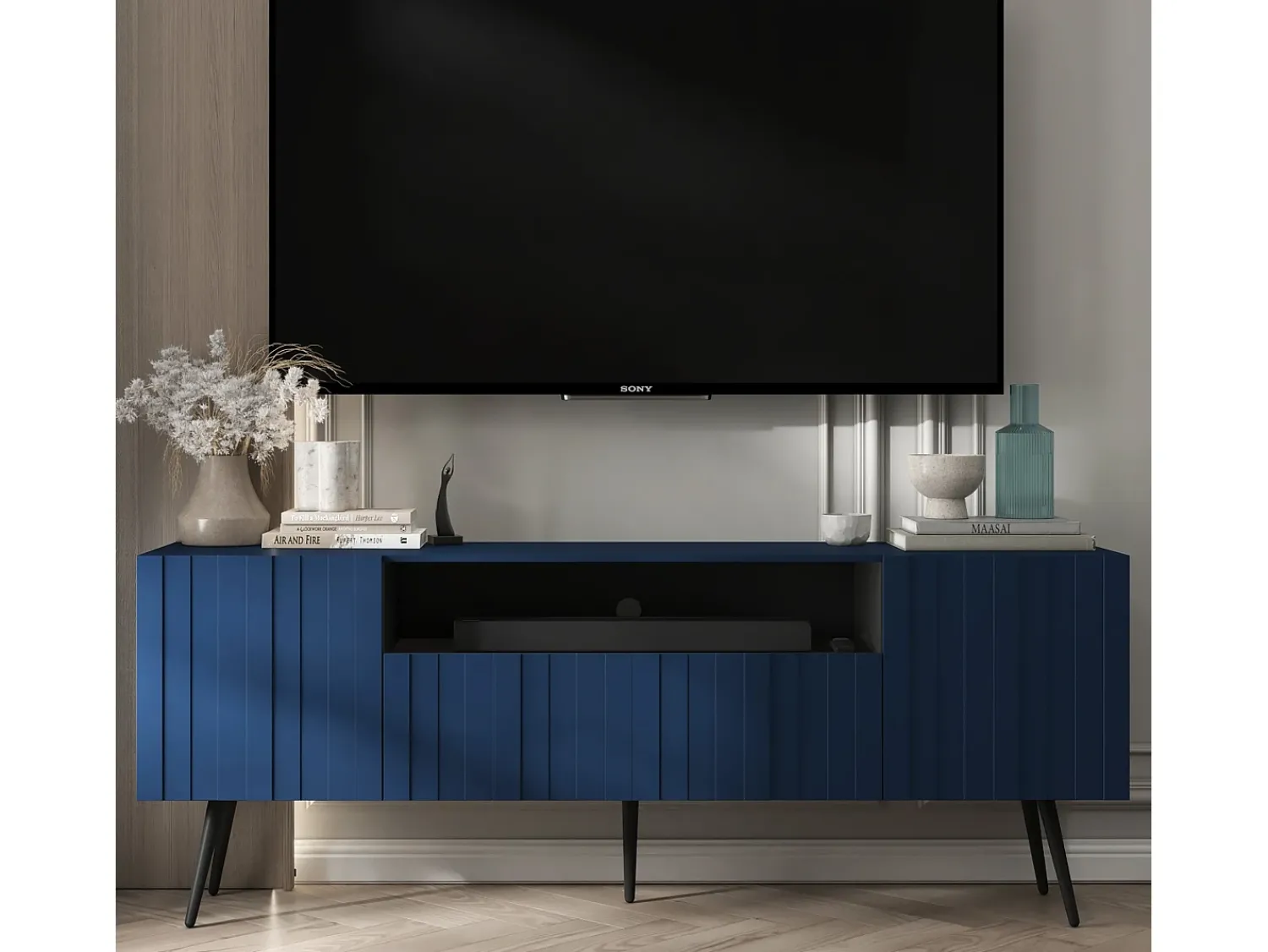 Móvel De Tv* Móvel de TV com 3 portas e nicho – Estrutura -marinho mate, frentes caneladas -marinho mate – 150 cm, pés pretos Azul