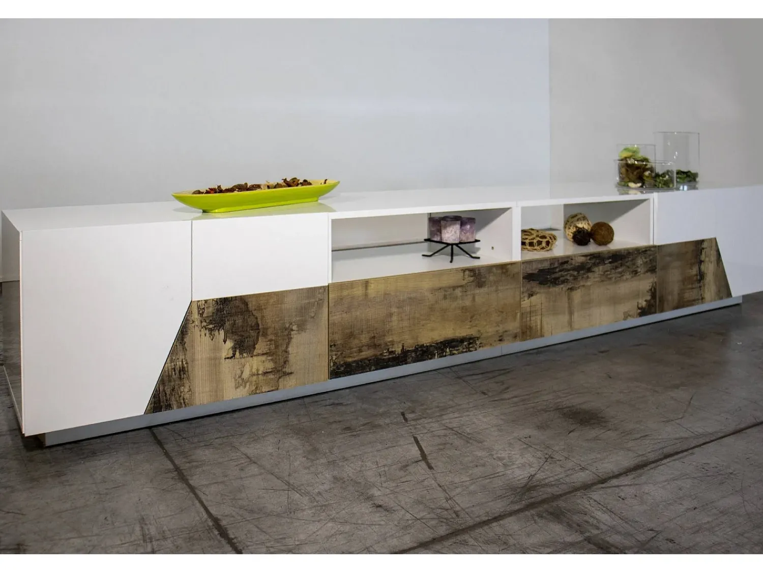 Dmora Móvel de TV Dfagiol, Aparador baixo de sala com 4 portas, base de móvel de TV, 100% Fabricado na Itália, 260x43h46 cm, brilhante e bordo^ Móvel De Tv