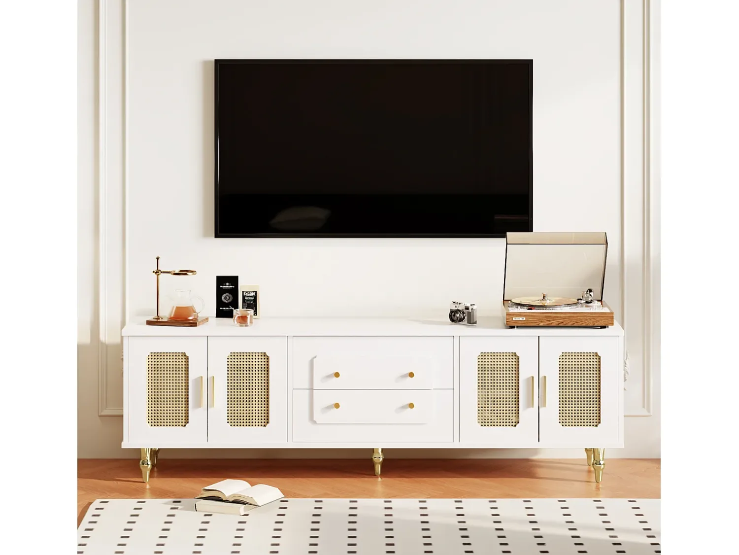 Hauss Spole Móvel para TV com 4 portas em rattan e 2 gavetas - Pés em metal dourado -^ Móvel De Tv
