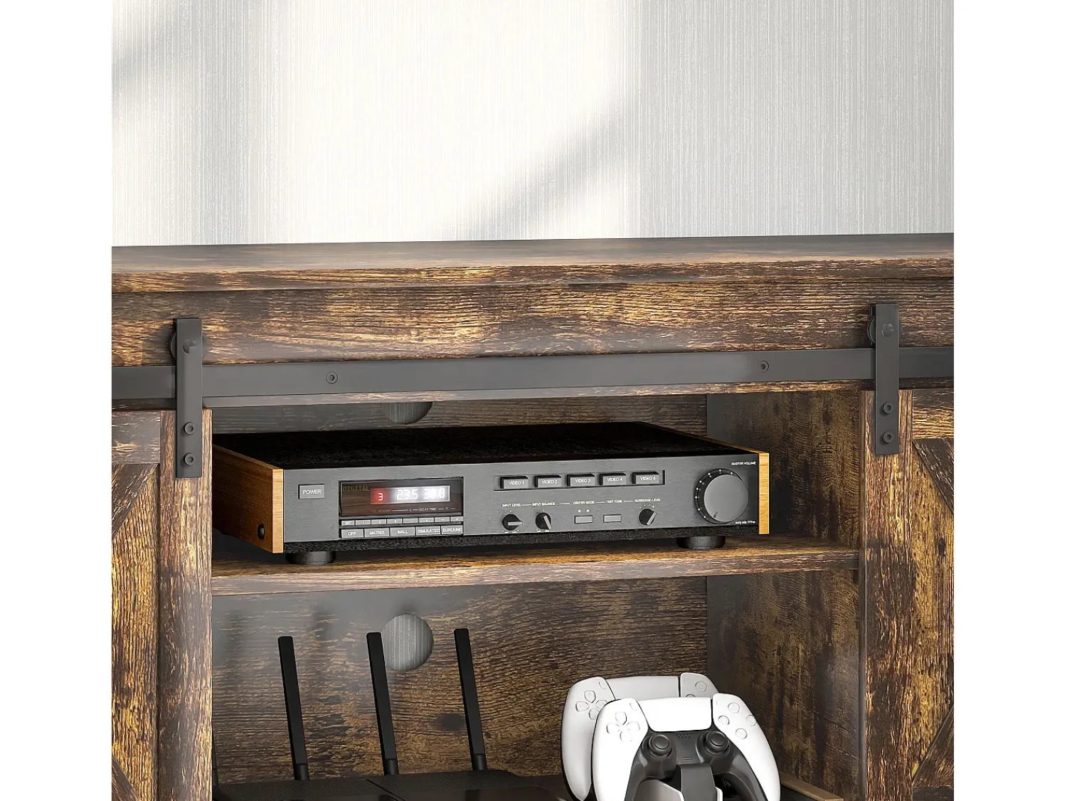Móvel para TV em estilo industrial com 2 portas de correr e prateleiras ajustáveis, cor marrom.^ Móvel De Tv
