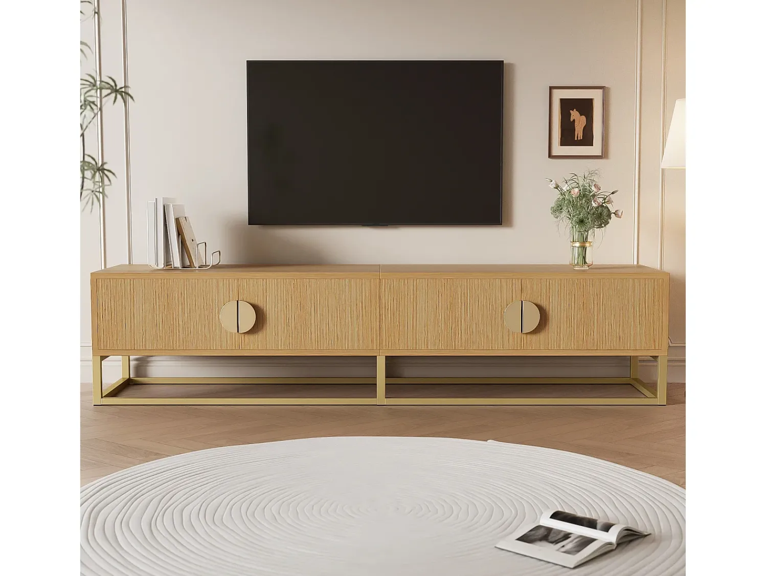 Hauss Spole Móvel TV com 4 portas, puxadores e pés em metal dourado, acabamento em madeira natural clara - 180x40x40cm Natural claro