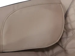 Vente-unique Poltrona de massagens KASOU em pele sintética com sistema de gravidade zero - Bluetooth e LEDs - Bege^ Poltrona