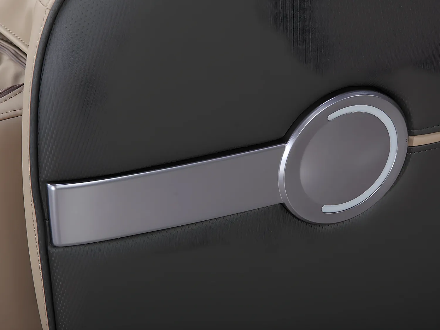 Vente-unique Poltrona de massagens KASOU em pele sintética com sistema de gravidade zero - Bluetooth e LEDs - Bege^ Poltrona