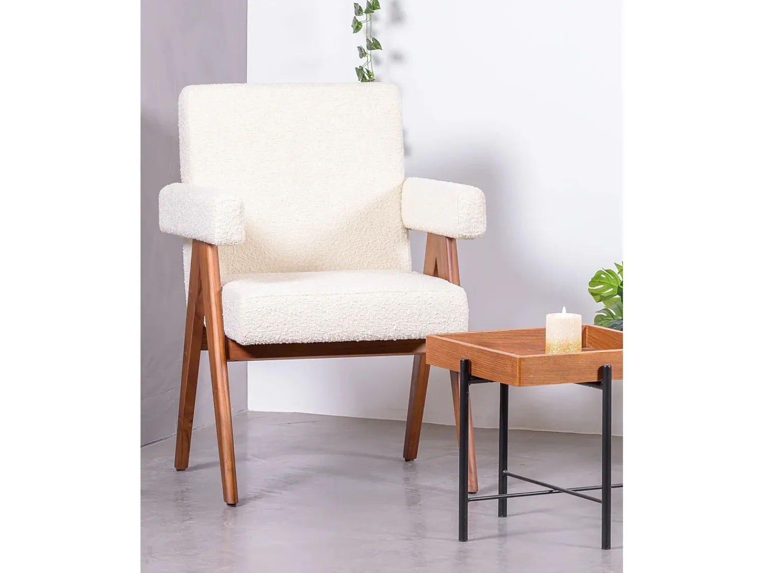 Hot Nest Dream Poltrona rústica com braços em madeira teca e tecido bouclé - Compass - Branco