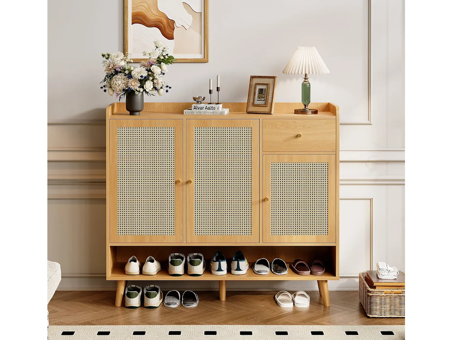 Móvel De Arrumação|Sapateira*Hauss Spole Sapateira natural com 3 portas em verga e 1 gaveta, puxador em metal 120x35x106cm Natural claro