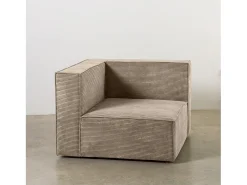 Sofá 3 lugares chaise longue estofado em veludo cotelê cor pedra^ Sofá