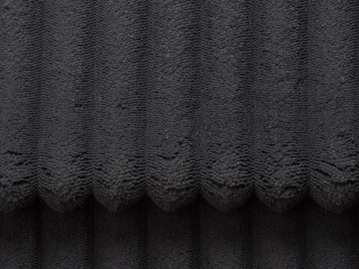 Sofá*Vente-unique Sofá de 3 lugares assento profundo em veludo canelado grosso design PINETA Preto
