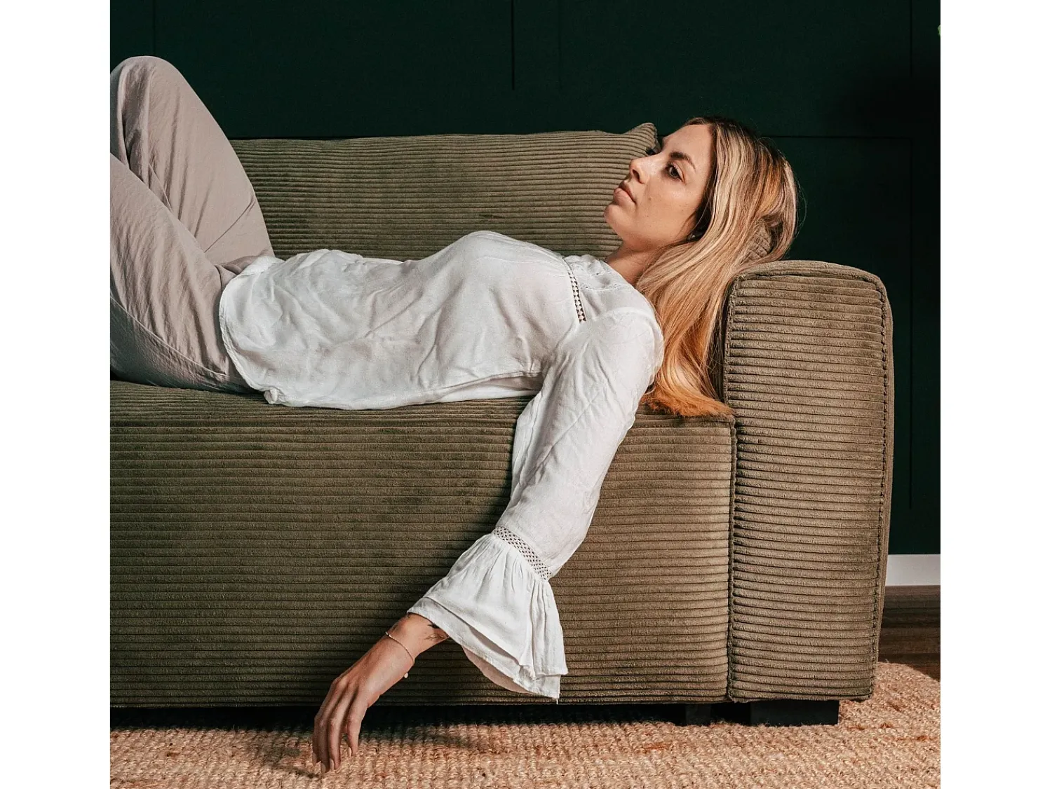 Sofá| Sofá-cama 3 lugares Verde Floresta - chaise reversível lado direito/esquerdoche com arrumação integrada (269 x 158 x 96 cm) - LAUREN Verde claro