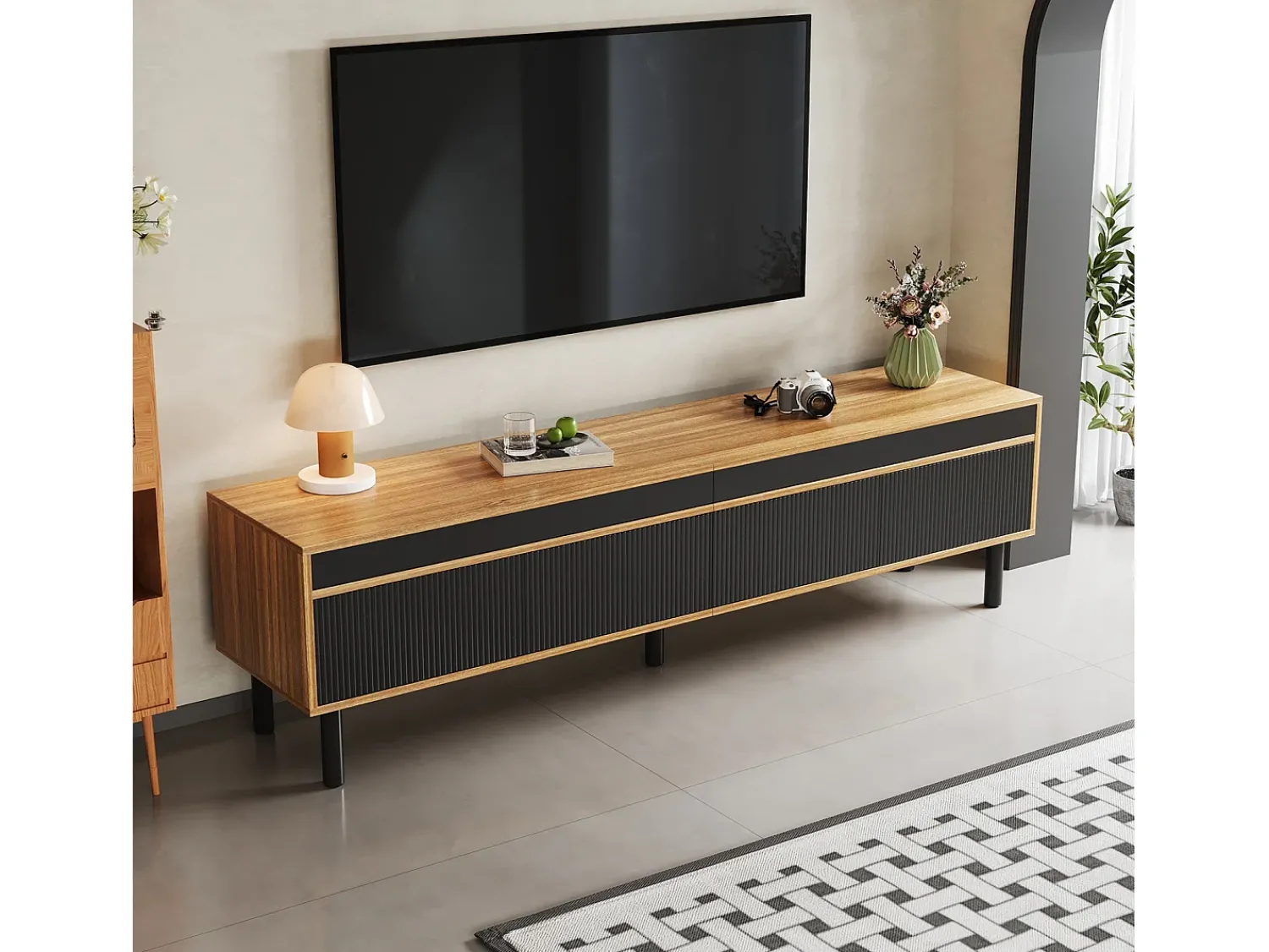 Móvel De Tv* Suporte para TV com 4 portas e pés de madeira maciça, ideal para sala de estar e quarto, 170x38x47cm, nas cores e natural. Preto